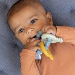 LITTLE DUTCH. Μασητικό σιλικόνης μπρελόκ (μπλε) - Image 2