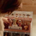 LITTLE DUTCH. Βαλιτσάκι παιχνιδιού με πίστα αγώνων FSC - Image 6