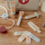 LITTLE DUTCH. Βαλιτσάκι γιατρού με ξύλινα εργαλεία FSC - Image 5