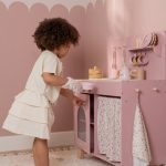 LITTLE DUTCH. Ξύλινη κουζίνα με αξεσουάρ παιχνιδιού Ροζ - Image 2