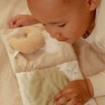 LITTLE DUTCH. Υφασμάτινο βιβλιαράκι δραστηριοτήτων Naturals - Image 2