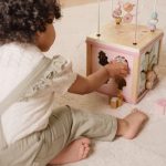 LITTLE DUTCH. Ξύλινος κύβος δραστηριοτήτων Fairy Garden - Image 3