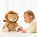 LITTLE DUTCH. Υφασμάτινο λιονταράκι δραστηριοτήτων Safari Friends - Image 3